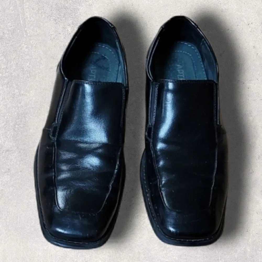 APT 9 BLACK LOAFERS, SIZE 8.5